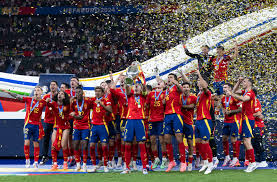 纽卡球迷在基地附近拉横幅：伊萨克是只纯粹的老鼠