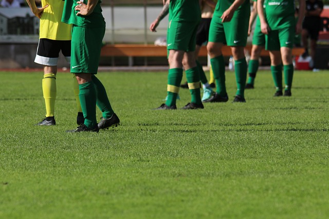 又伤了！巴萨官方：奥尔莫左肩脱臼，预计伤缺一个月